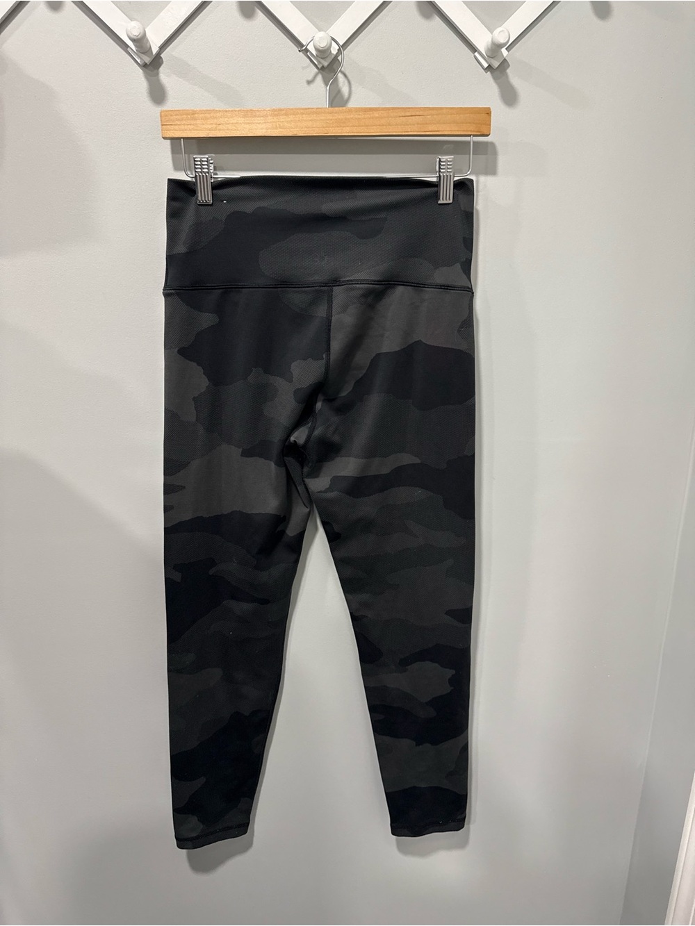 Offline by aerie camo leggings size large